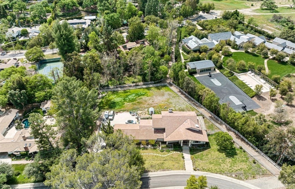 Kim Kardashian compra casa de R$ 31 milhões na Califórnia para afastar novos vizinhos (Foto: Divulgação)