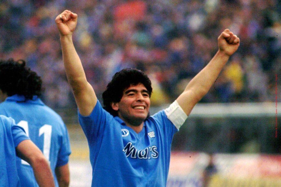 Napoli parabeniza Maradona por primeira vitória à frente do ...