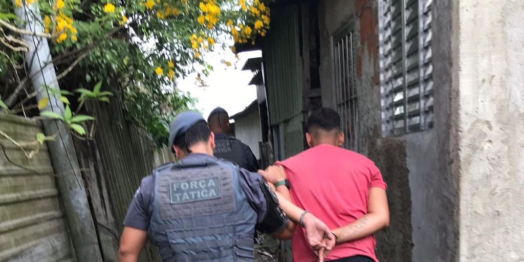 Criminoso indiciado por participar de execução de policial é preso traficando em comunidade no litoral de SP 