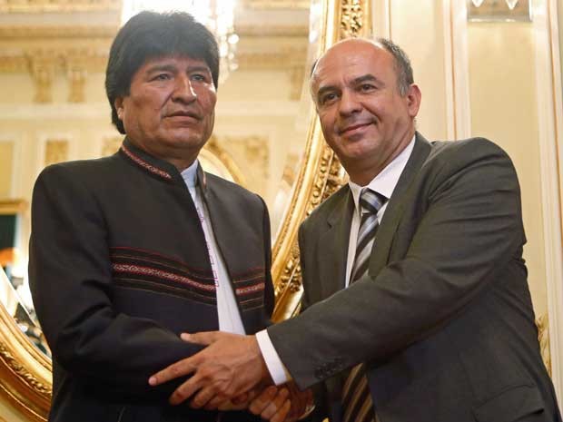 O presidente da Bolívia, Evo Morales, e o nomo ministro da Defesa, Reymi Ferreira. (Foto: Juan Karita / AP Photo)