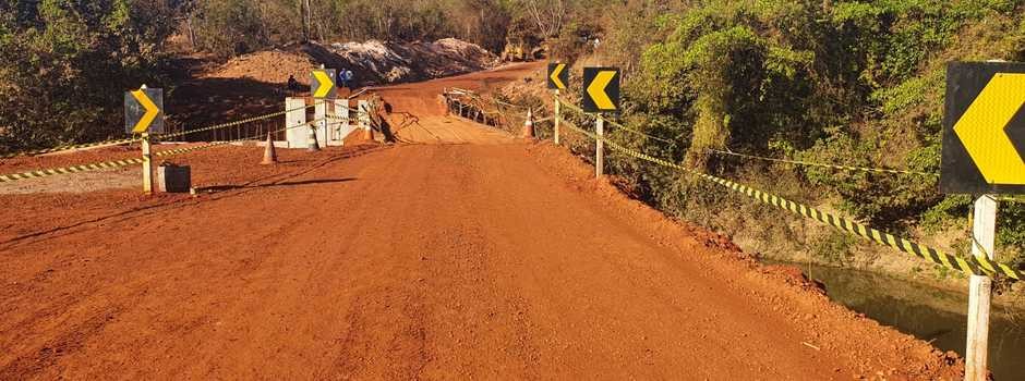 Obras em ponte sob o Rio Dourados em Coromandel são retomadas após interrupção por causa das chuvas