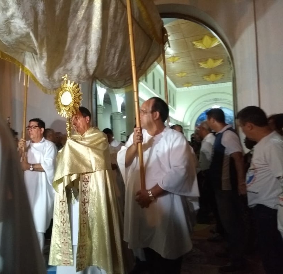 Procissão de Corpus Christi foi realizada nesta quinta (31), em Rio Branco  (Foto: Quésia Melo/G1)