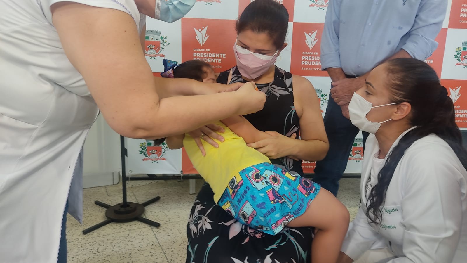 Menina de 6 anos, portadora da Síndrome de Down, é a primeira criança vacinada contra a Covid-19 em Presidente Prudente