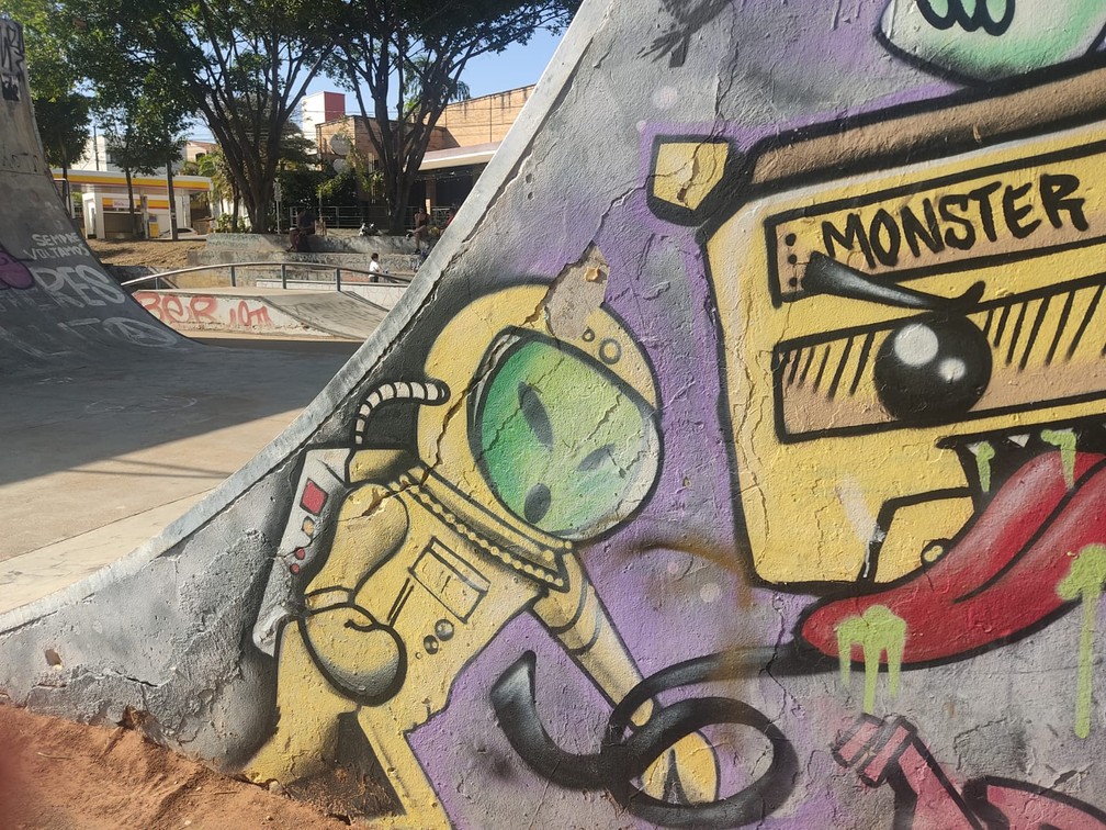 Pista de skate do Parque do Povo é um dos pontos públicos de manifestações de grafite em Presidente Prudente — Foto: Aline Costa/G1