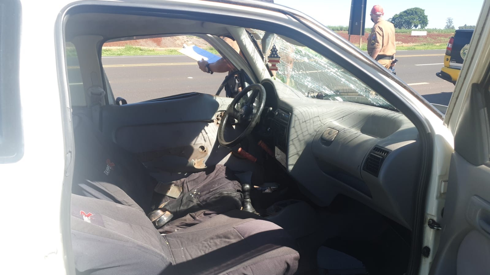 Seis pessoas ficam feridas em batida entre dois carros na PR-444, em Arapongas