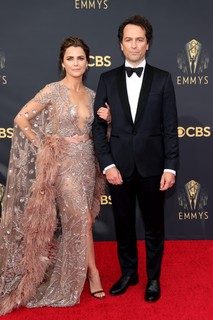 Keri Russell veste Zuhair Murad e Matthew Rhys 