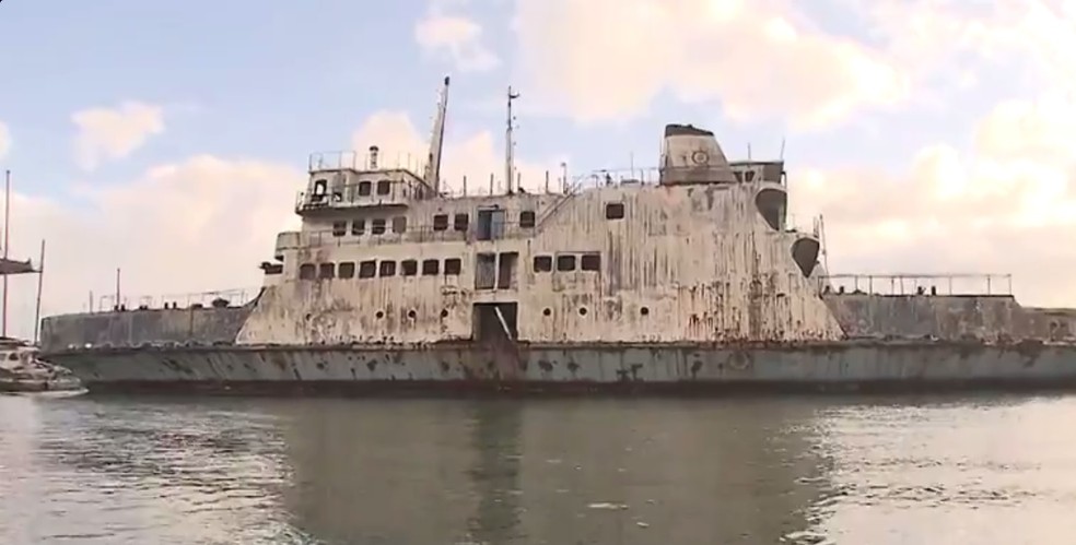 Ferries estÃ£o abandonados na Bahia (Foto: ReproduÃ§Ã£o/TV Bahia)