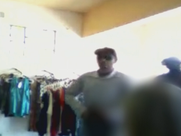 Câmera registrou assalto em loja de roupas (Foto: Reprodução/TV TEM)