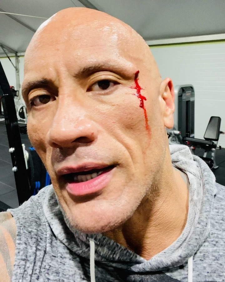 Dwayne Johnson, 'The Rock', impressiona fãs ao mostrar calos nas