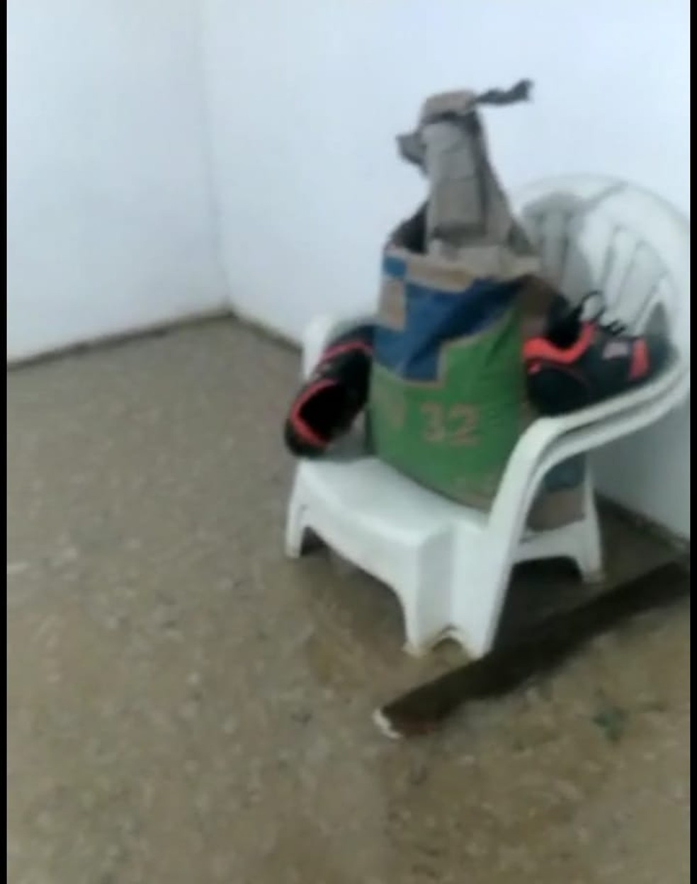 Água invadiu casas em Ipioca, Maceió — Foto: Arquivo Pessoal/Gisele Bento