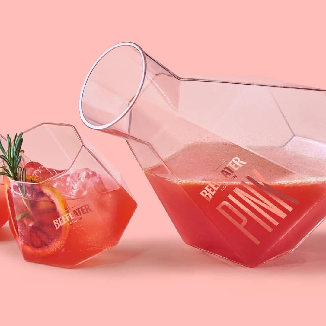 Drink feito com Beefeater Pink, novidade no mercado brasileiro (Foto: Reprodução/Instagram)
