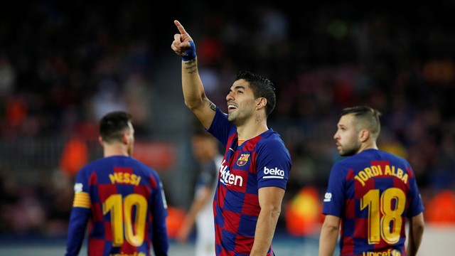 Suárez comemora gol do Barcelona contra o Alavés