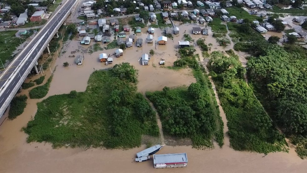 Enchente do Rio Juruá já atinge duas mil pessoas em Cruzeiro do Sul — Foto: Arquivo/Corpo de Bombeiros do Acre e Defesa Civil Municipal