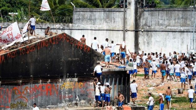 No presídio de Alcaçuz, na região metropolitana de Natal, ao menos 26 presos da facção Sindicato do Crime foram mortos por integrantes do PCC (Foto: AFP)