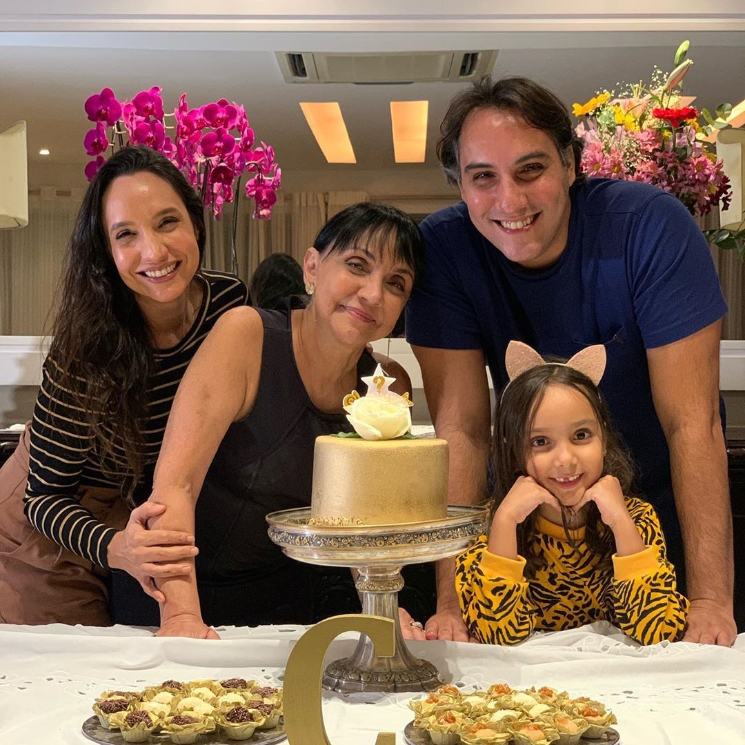 Maria Maya, Cininha de Paula, Enrico Guarischi e a neta, Alice (Foto: Reprodução/Instagram)