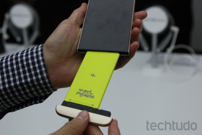 LG G5 tem design modular que permite a expansão de funções do aparelho (Foto: Fabrício Vitorino/TechTudo)