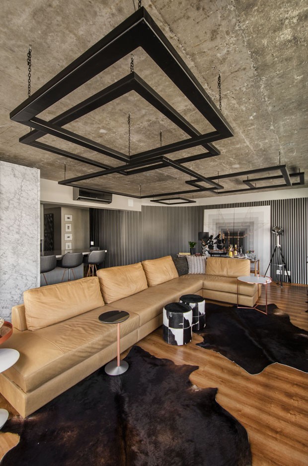 Bege, cinza e preto trazem sofisticação a apartamento de 118 m² (Foto: Vanessa Bohn)