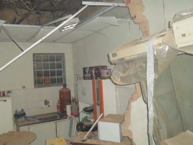 Bandidos explodem agência bancária em Timbiras, MA (Foto: Portal Oitimba)