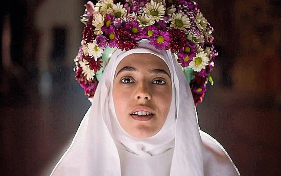 CORTESÃ A atriz mexicana Arantza Ruiz na série Juana Inés.A freira poeta é apresentada como uma feminista que vive um amor proibido com outra mulher (Foto:  Divulgação)