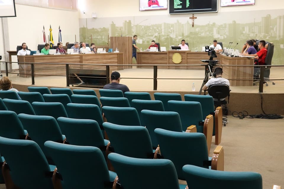Câmara aprova projeto que concede recomposição salarial de 7,5% para servidores do magistério em Pouso Alegre, MG