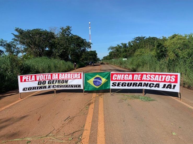 Fazendeiros e sitiantes de Cáceres (MT) bloqueiam fronteira com a Bolívia em protesto contra assaltos na região