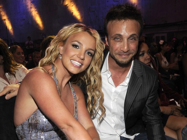 Britney Spears e Larry Rudolph em 2008 (Foto: WireImage/Getty Images)