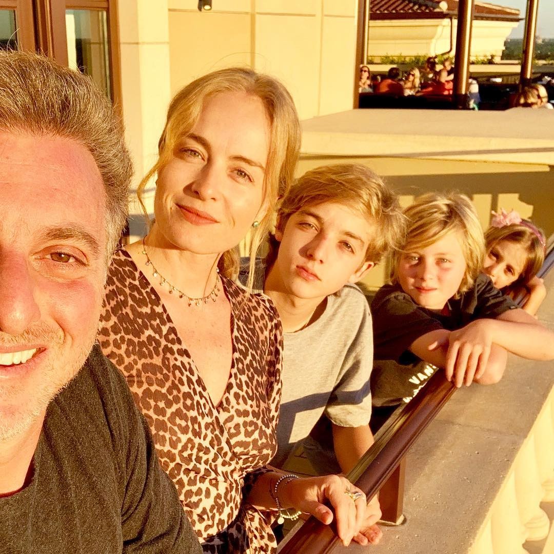 Luciano Huck e Angélica com os filhos, Joaquim, Benício e Eva (Foto: Reprodução/ Instagram)