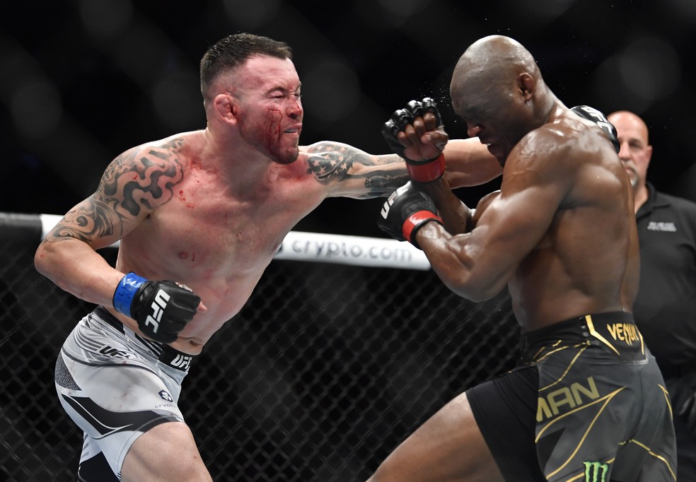 Colby Covington levou perigo a Kamaru Usman no quarto round do UFC 268 — Foto: Getty Images