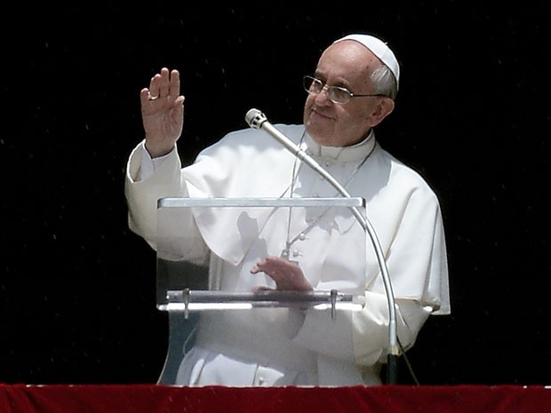 Papa Francisco fala a fiéis no Vaticano nesta terça-feira (11) (Foto: Filippo Monteforte/AFP)