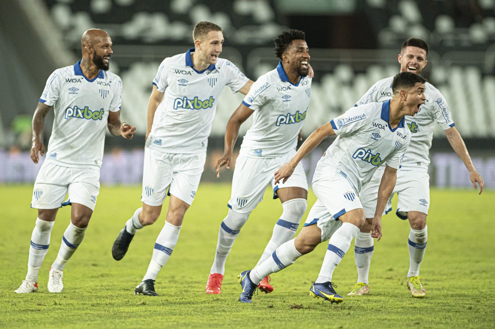 Botafogo 0 x 1 Ava&Atilde;&shy;: assista aos melhores momentos da partida | brasileir&Atilde;&pound;o  s&Atilde;&copy;rie a | ge