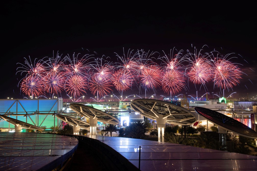 Fogos de artifício na Expo 2020 Dubai marcam o ano novo em Dubai, Emirados Árabes Unidos, em 1º de janeiro de 2022 — Foto: Expo 2020/Christopher Pike/Handout via Reuters