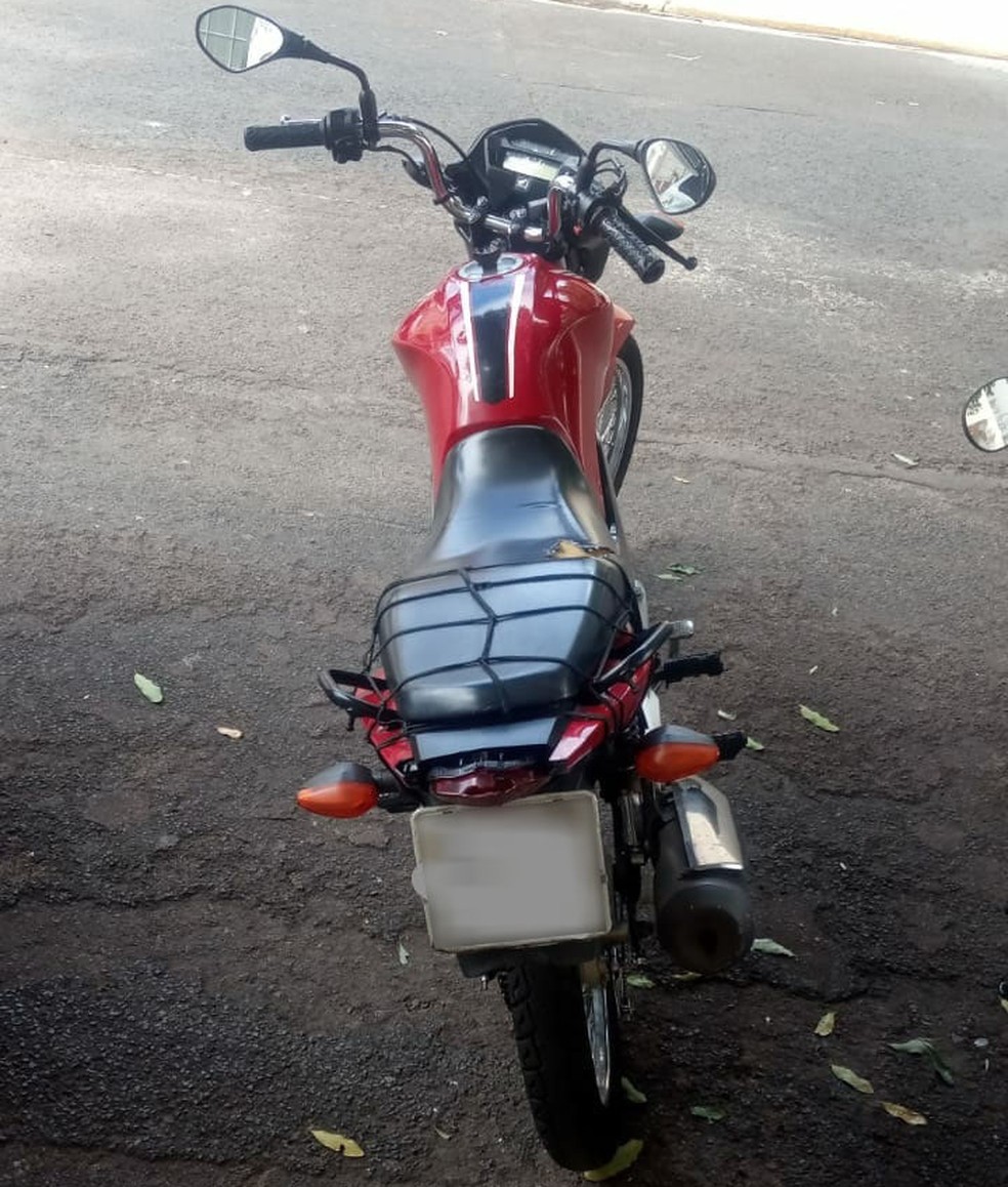 Moto com R$ 75 mil em multas por excesso de velocidade foi apreendida em Presidente Prudente — Foto: Polícia Militar