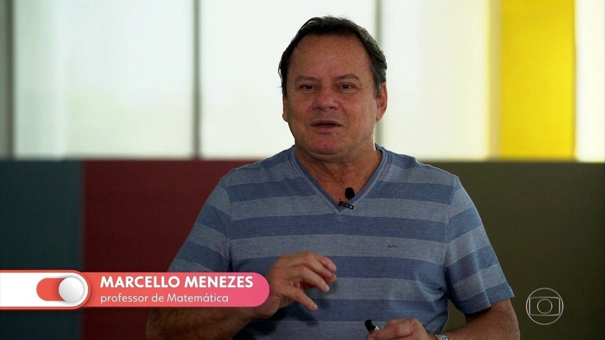 Projeto Educação: professor explica como funciona a potência em operações matemáticas 