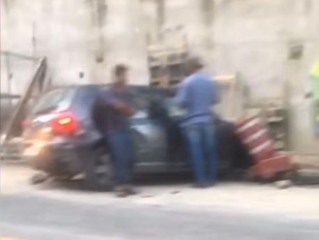 Carro com três pessoas se envolve em acidente em trecho em obra na Rio-Santos, em Angra dos Reis