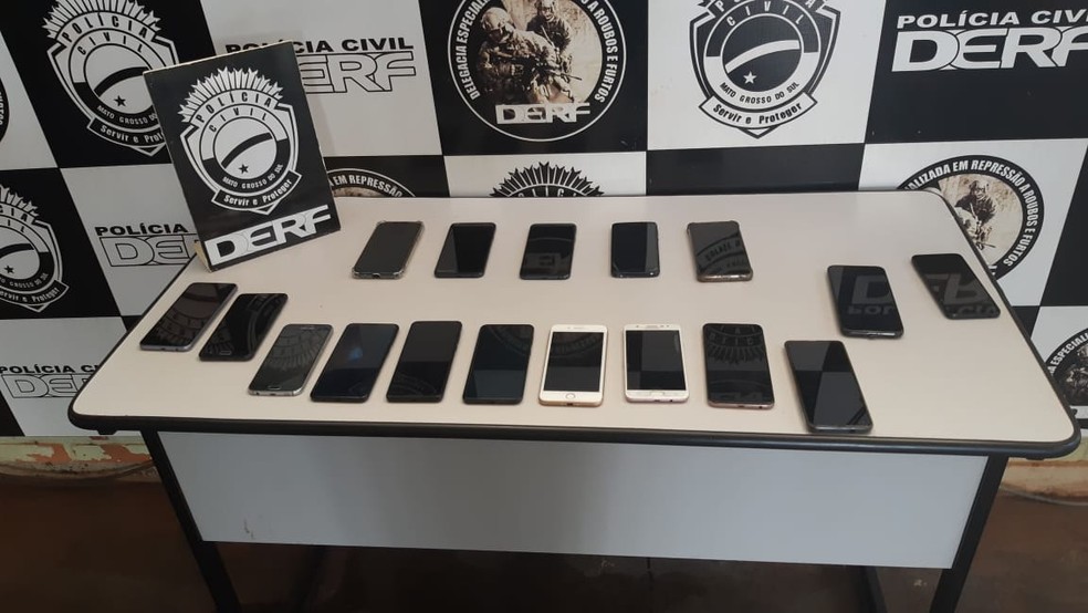 Pol&iacute;cia apreendeu celulares durante opera&ccedil;&atilde;o em MS &mdash; Foto: Pol&iacute;cia Civil/Divulga&ccedil;&atilde;o