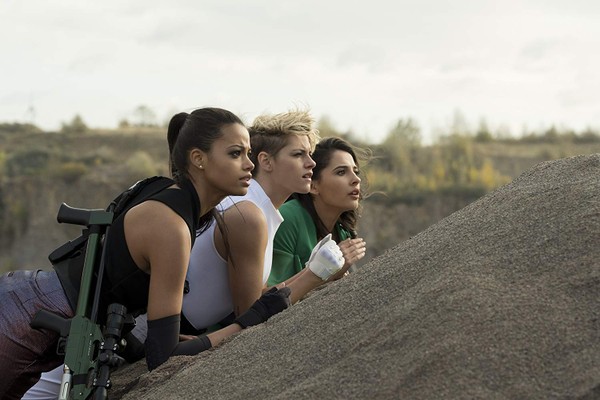 Kristen Stewart, Naomi Scott, e Ella Balinska em As Panteras (2019) (Foto: Divulgação)