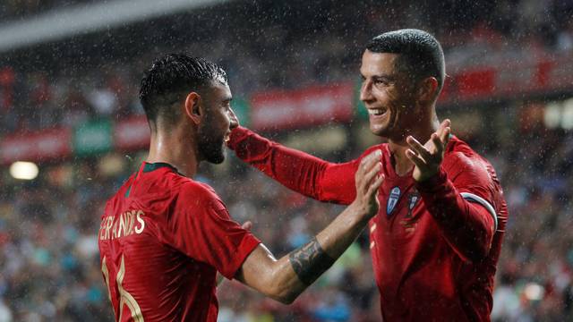 Cristiano Ronaldo dÃ¡ bela assistÃªncia para gol de Bruno Fernandes, em amistoso entre Portugal e ArgÃ©lia