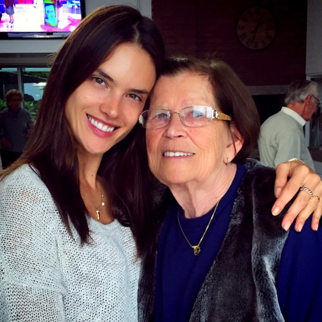 Alessandra Ambrósio e a avó, Joana (Foto: Reprodução / Instagram)