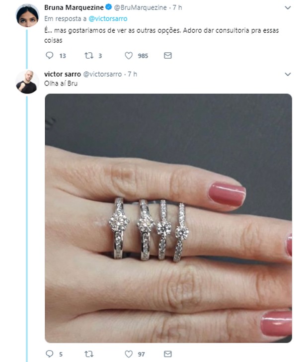 Bruna Marquezine ajuda Victor Sarro a escolher anel de noivado (Foto: Reprodução/Twitter)