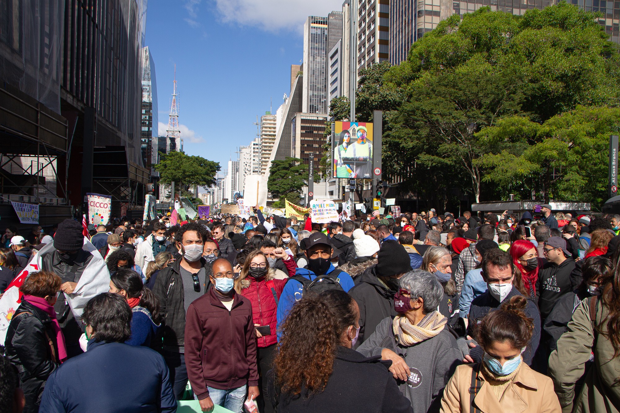 Manifestantes fazem ato pelo Dia Nacional da Luta Antimanicomial na Avenida Paulista na tarde desta quarta-feira