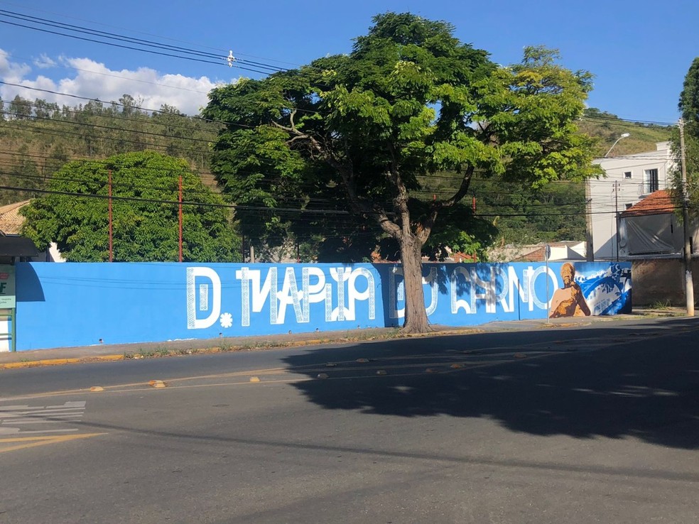 Quem passa pela Avenida Coronel Aventino Ribeiro já pode apreciar a obra do artista André Novais Machado — Foto: Divulgação / Prefeitura Municipal