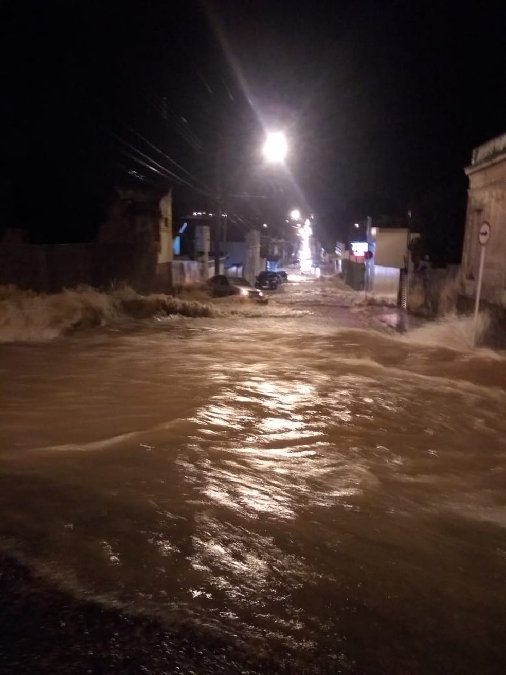 Chuva causou estragos em Itápolis — Foto: Arquivo pessoal