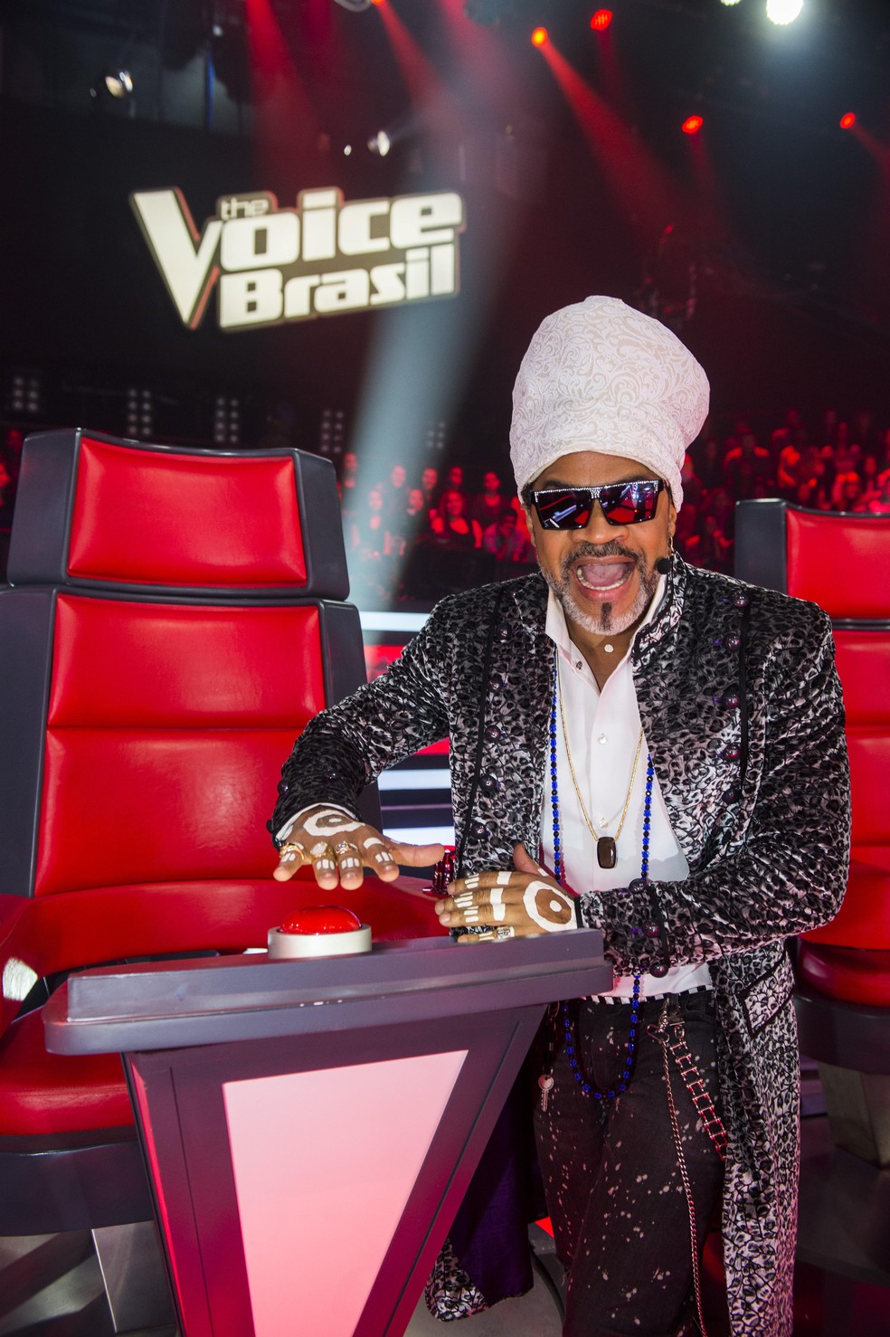 Carlinhos Brown na cadeira do The Voice Brasil — Foto: Isabella Pinheiro/Gshow