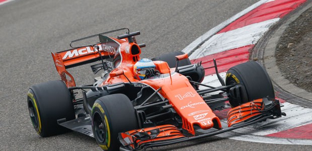 Fernando Alonso da McLaren no GP da China (Foto: FREDERIC LE FLOC H / DPPI MEDIA / DPPI)
