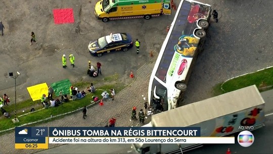 Ônibus com 48 pessoas tomba e deixa feridos na Régis Bittencourt