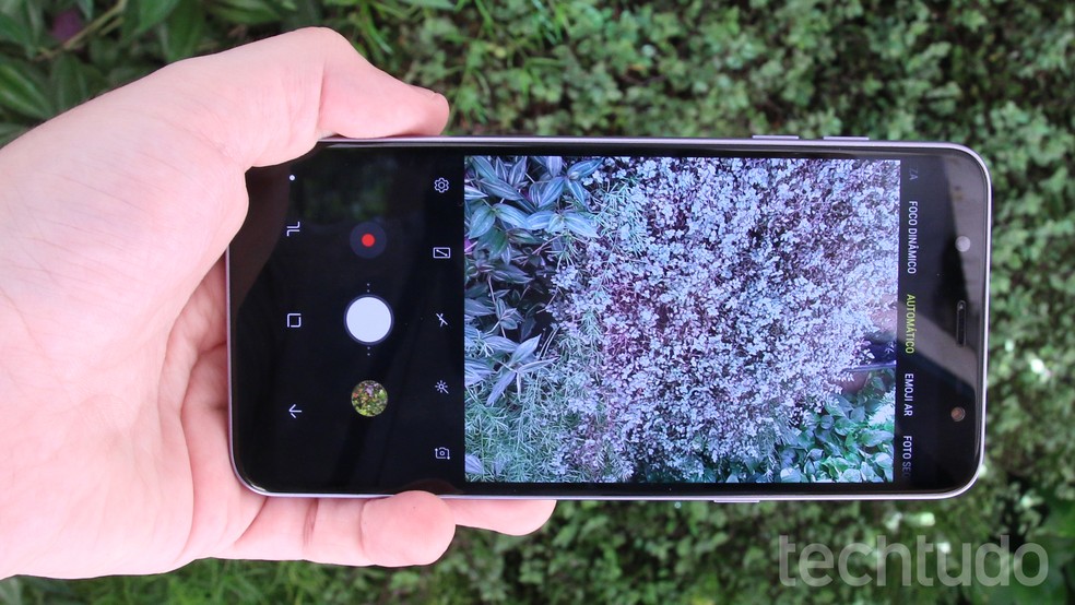 Galaxy J8 tem câmera traseira dupla — Foto: Bruno De Blasi/TechTudo
