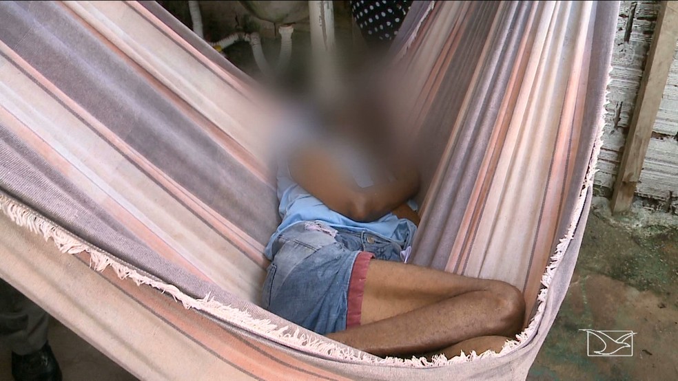 Idoso de 69 anos foi encontrado dentro de uma rede no fundo de um quintal em São Luís. (Foto: Reprodução/TV Mirante)