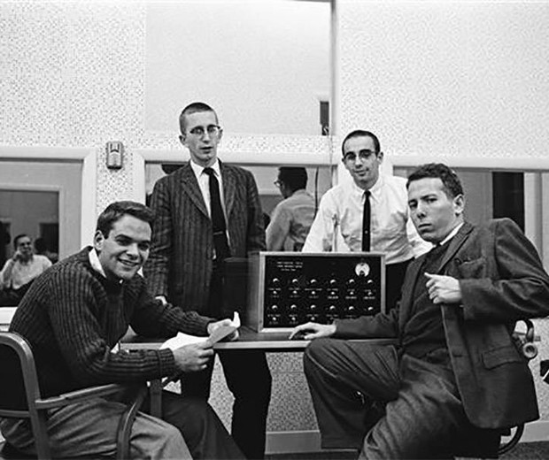 Homens voluntários e participantes do experimento de Milgram, em 1961 (Foto: Universidade de Yale Manuscritos e Arquivos) Homens voluntários e participantes do experimento de Milgram, em 1961 (Foto: Universidade de Yale Manuscritos e Arquivos)