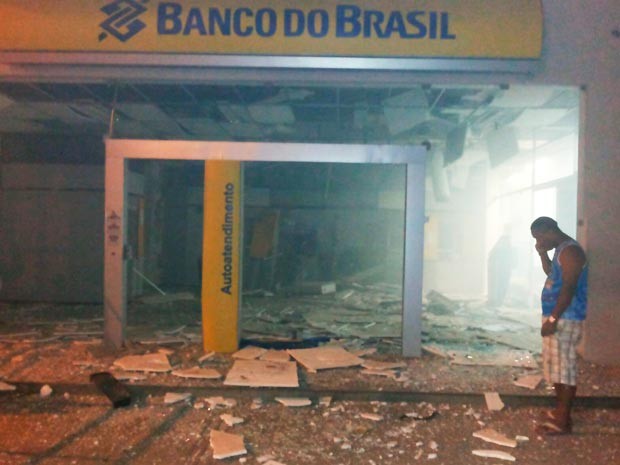 Agência bancária ficou destruída após ataque (Foto: Marcelo Oliveira/Arquivo pessoal)