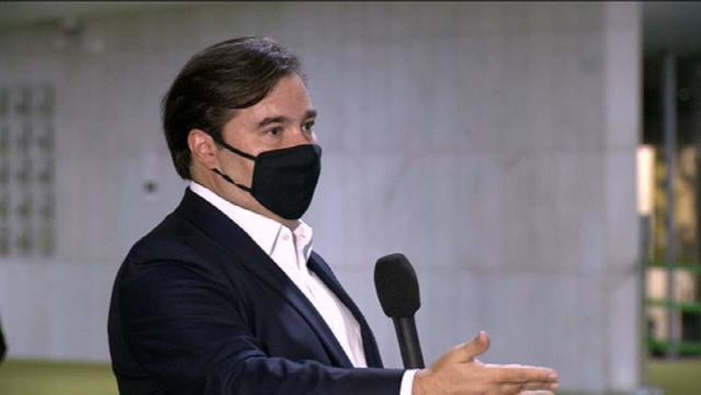 O presidente da Câmara, Rodrigo Maia (DEM-RJ), durante entrevista à GloboNews nesta quinta-feira (3) — Foto: Reprodução/GloboNews